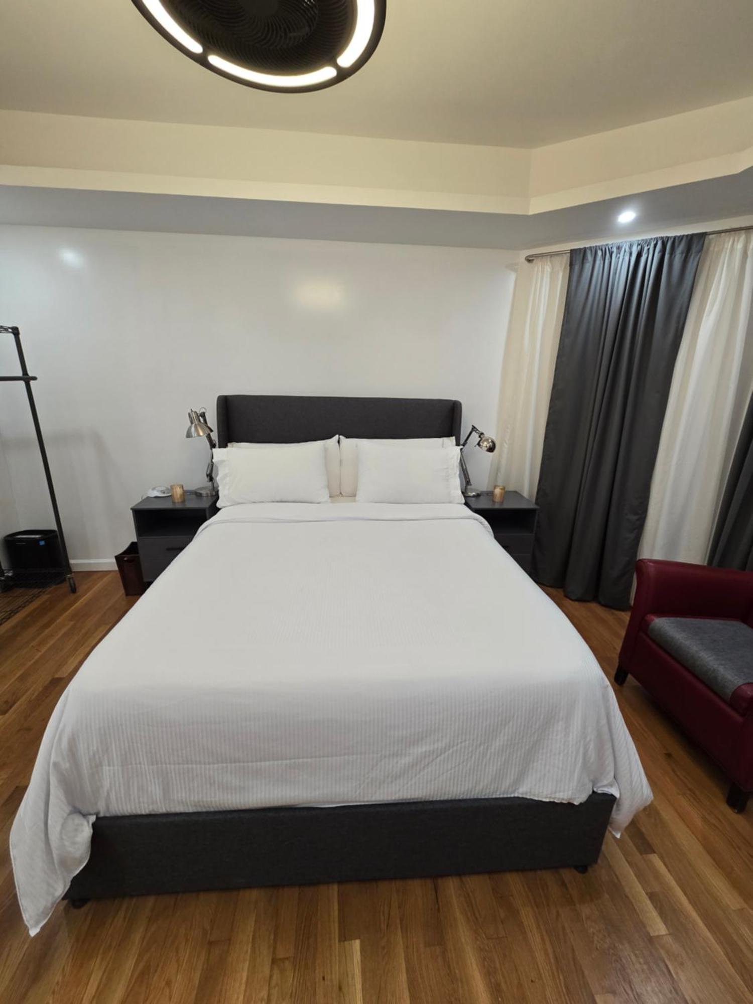 Beautiful Boston Bedroom - New Renovation Екстер'єр фото
